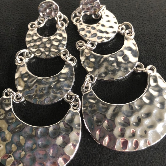 Dangling Earrings - Picture 2 of 4